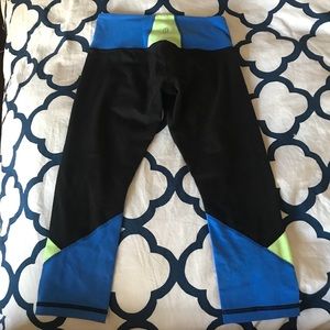 Lululemon capris size 4